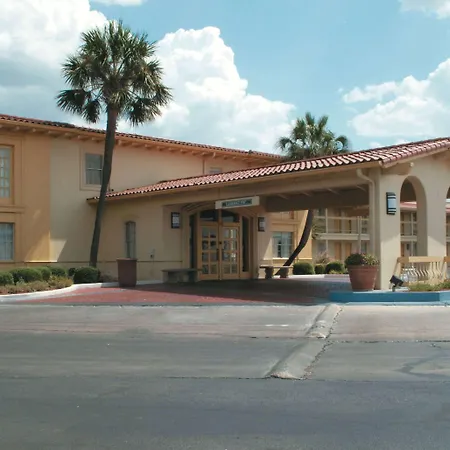 Baymont By Wyndham San Antonio South Park Hotel